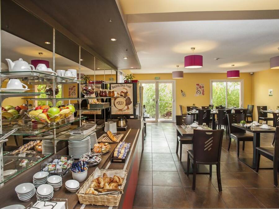 Café da manhã com buffet todos os dias (EUR 9.9 por pessoa)