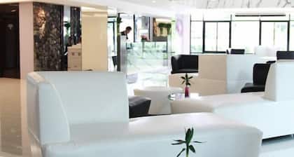 101 Holiday Suite