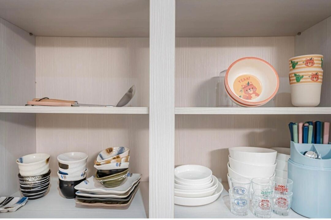 family room, multiple beds | private kitchen | fridge, microwave, cookware/dishes/utensils