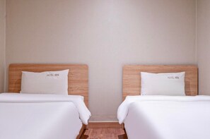 Habitación estándar con 2 camas individuales | Sistema de insonorización y wifi gratis