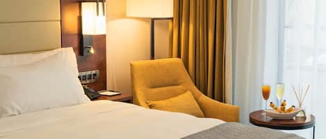 Executive Room | In-room safe, desk, laptop workspace, soundproofing