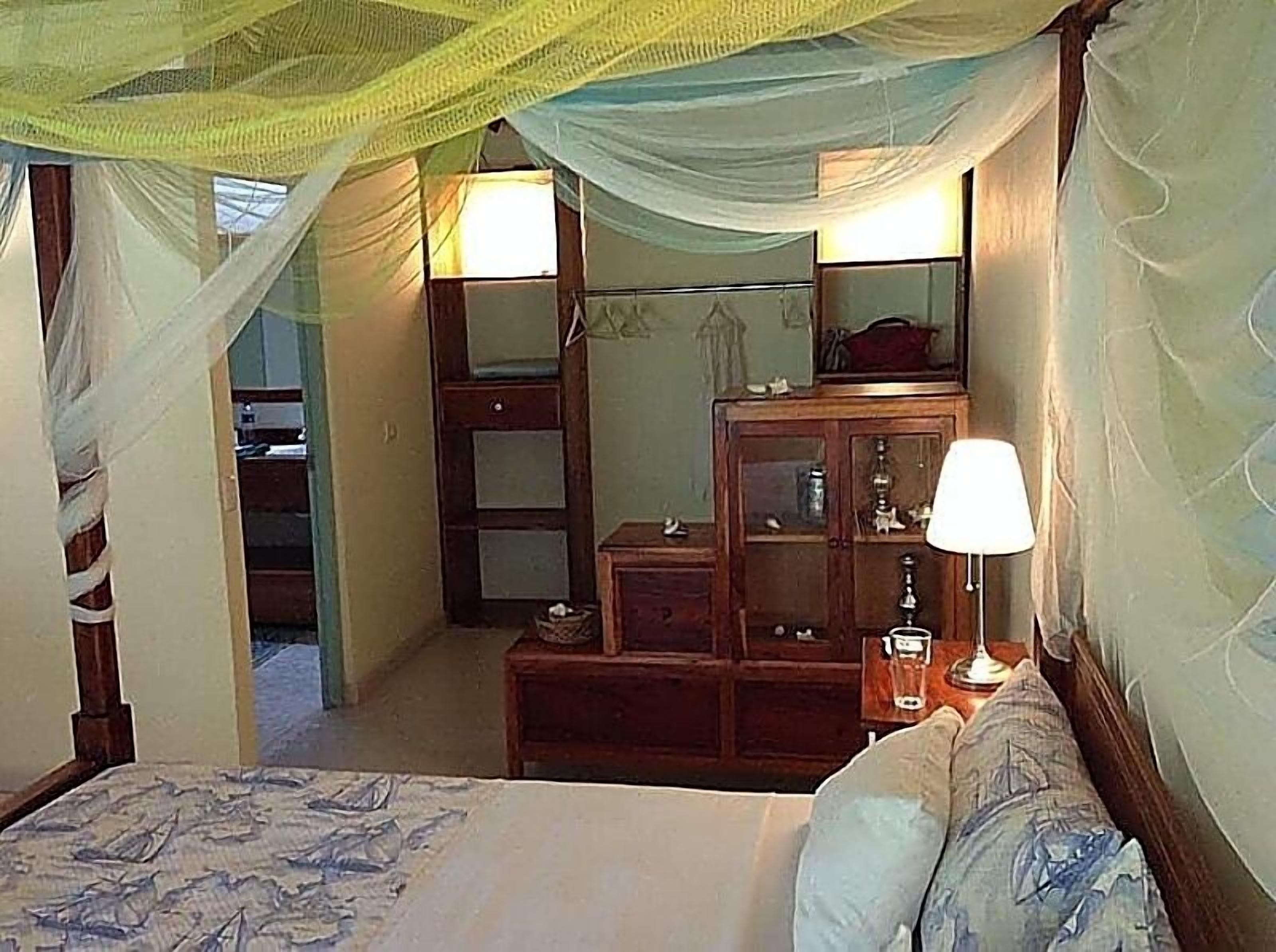 deluxe room | in-room safe, rollaway beds, free wifi