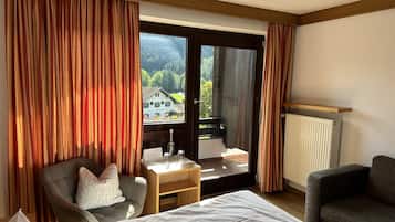 Classic-Doppelzimmer | Zimmersafe, Schreibtisch, Verdunkelungsvorhänge, kostenloses WLAN