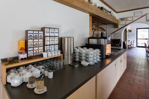 Café da manhã com buffet grátis todos os dias