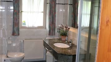 Deluxe Suite | Bathroom | Free toiletries, hair dryer, bathrobes, slippers