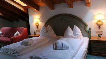 Comfort Suite | 1 bedroom, desk, blackout drapes, cribs/infant beds