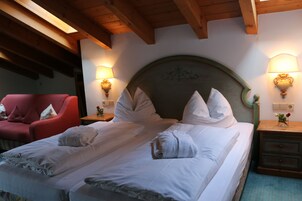 舒适套房 | 1 多间卧室、办公桌、遮光窗帘、婴儿床