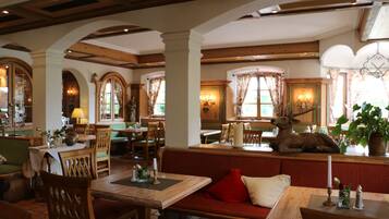 Breakfast, lunch, dinner served; local cuisine, garden views