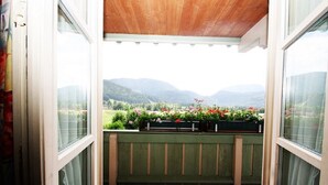 Suite – deluxe | 1 soverom, skrivebord, blendingsgardiner og barnesenger