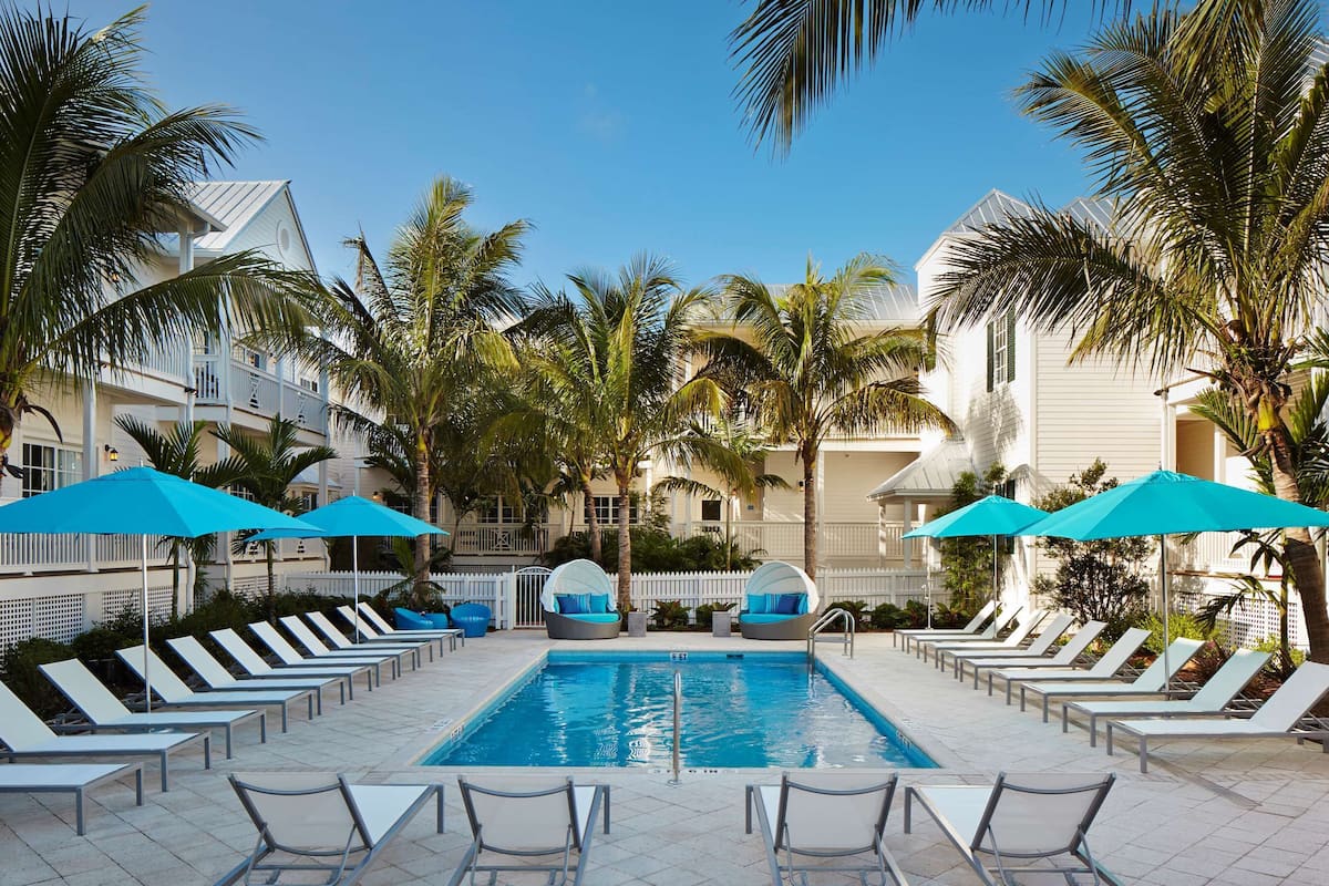 3 outdoor pools, pool umbrellas, sun loungers