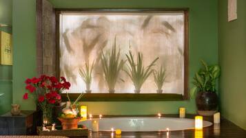 Tratamentos corporais, hidroterapia, aromaterapia, massagens tailandesas