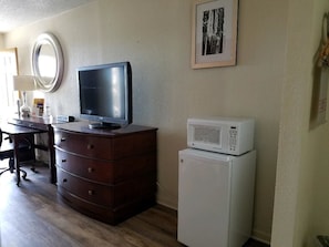 Standard Room, 1 King Bed, Non Smoking | Schreibtisch, Verdunkelungsvorhänge, kostenloses WLAN, Bettwäsche