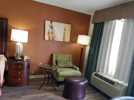 Standard Room, 1 King Bed, Non Smoking | Desk, blackout drapes, free WiFi, bed sheets