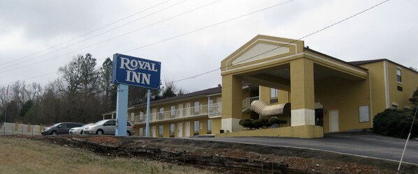 Front of property - Royal Inn (Sparta)