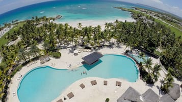 Private beach nearby, white sand, beach umbrellas, beach volleyball