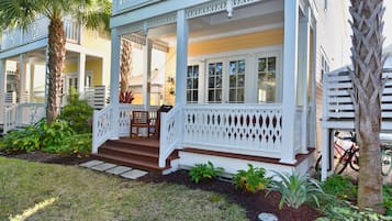 Family Townhome, 2 Bedrooms | Terrace/patio