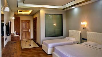 Junior Suite | Minibar, in-room safe, desk, iron/ironing board