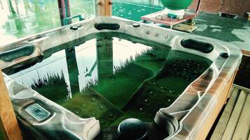 Indoor spa tub