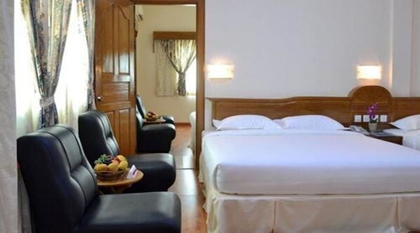 Minibar, in-room safe, desk, iron/ironing board