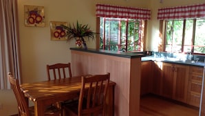 Apartemen, 1 kamar tidur | Dapur kecil pribadi | Lemari es besar, microwave, dan mesin pencuci piring