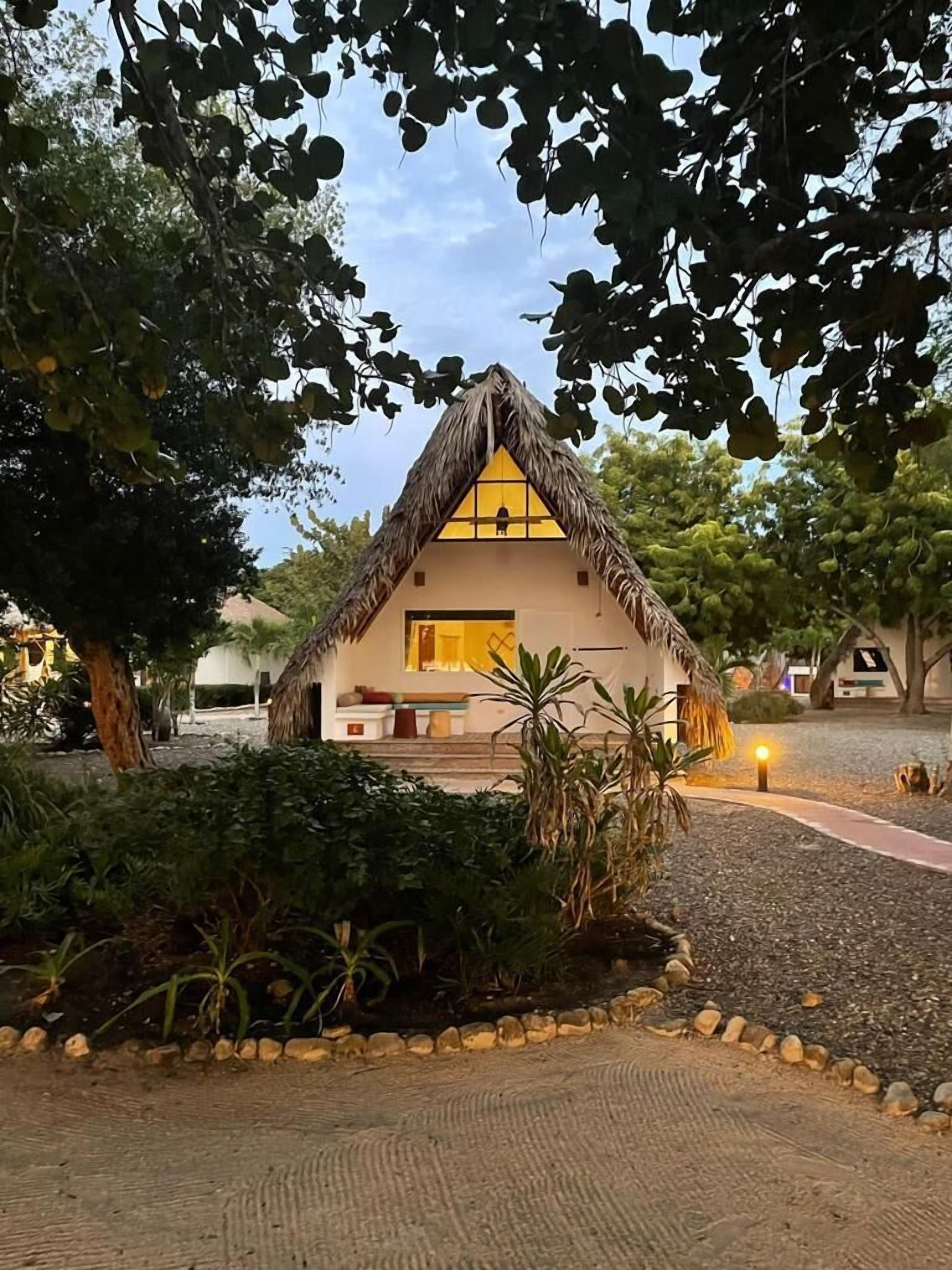 Ocean Front Deluxe Bungalow | Premium bedding, minibar, in-room safe, individually decorated