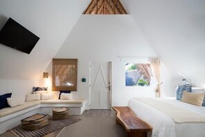 Ocean Front Deluxe Bungalow | 1 phòng ngủ, bộ đồ giường cao cấp, minibar, két bảo mật tại phòng 