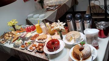 Free daily buffet breakfast