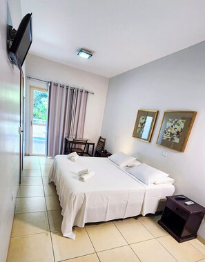 ميني بار وخزنة داخل الغرفة وأسرّة أطفال/رضّع (مجانًا) وسرير سفر