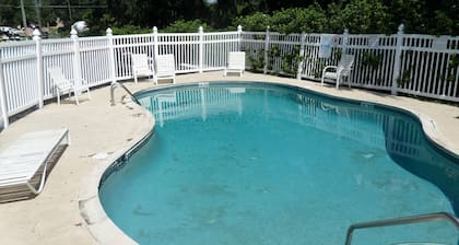 Flamingo Inn