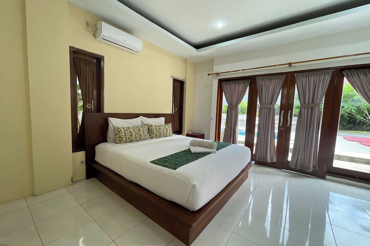 1 bedroom, desk, blackout drapes, WiFi (free)