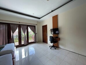 1 bedroom, desk, blackout curtains, free WiFi
