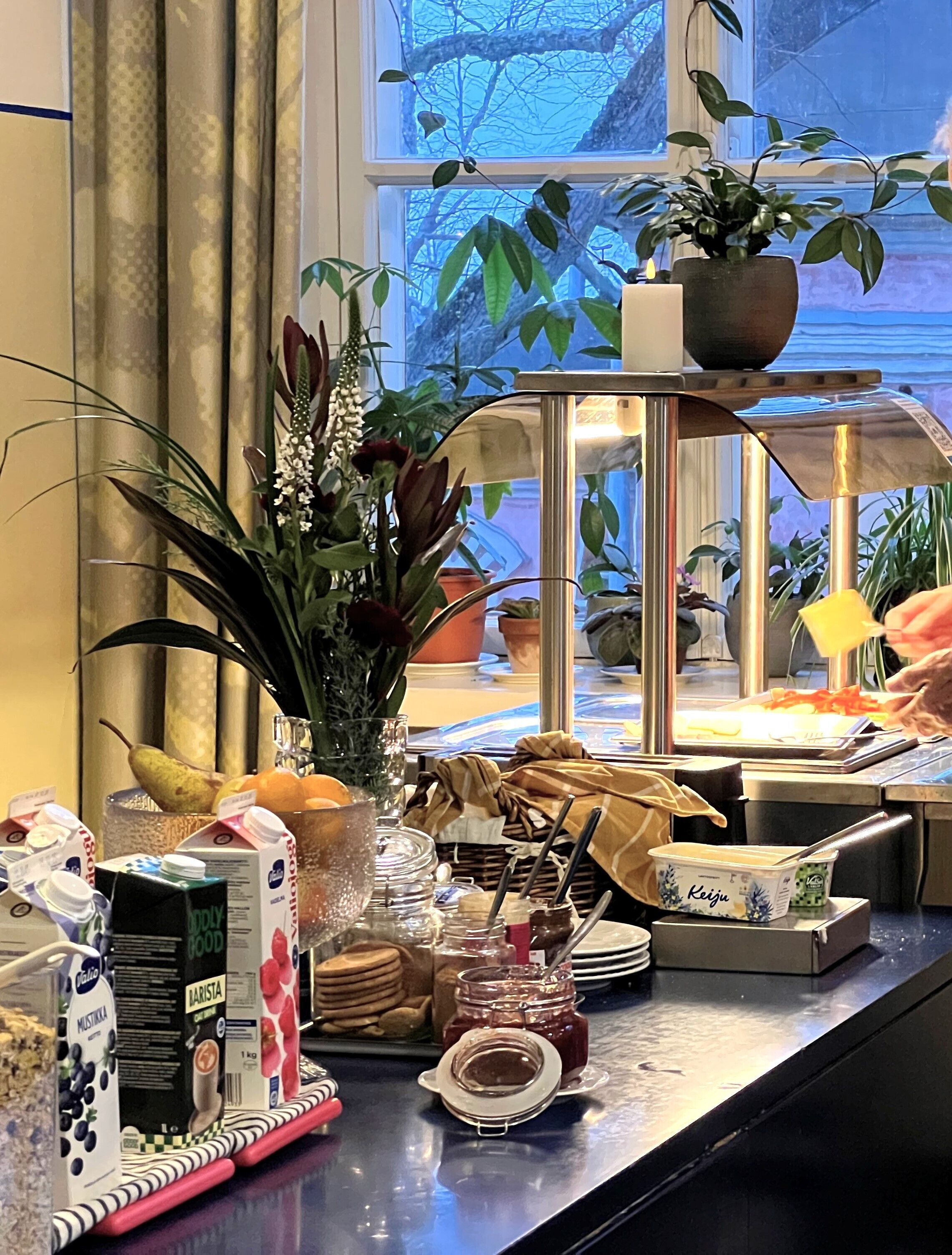 Café da manhã com buffet todos os dias (EUR 9.00 por pessoa) 