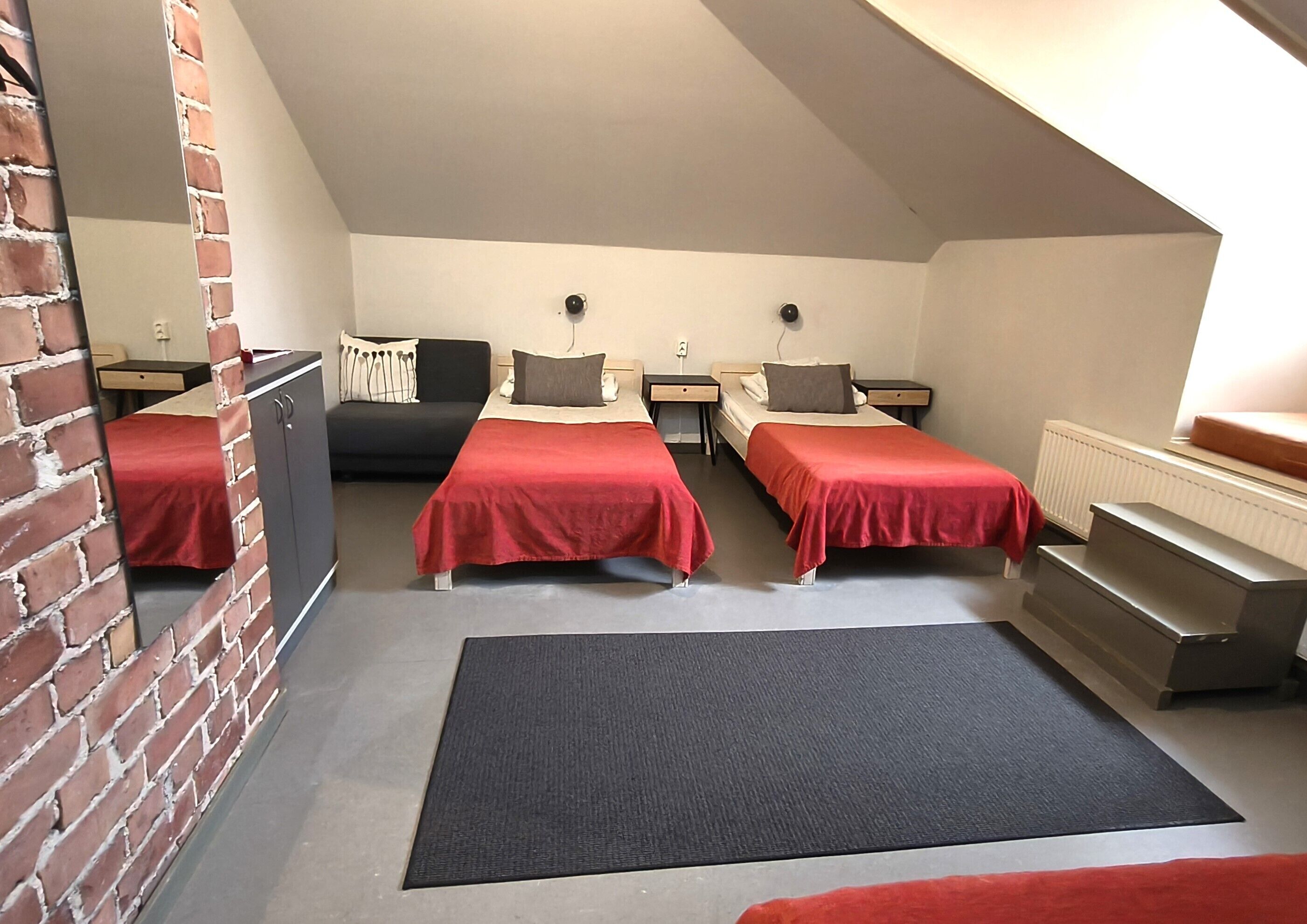 Habitación triple, baño compartido | Escritorio, wifi gratis y ropa de cama 