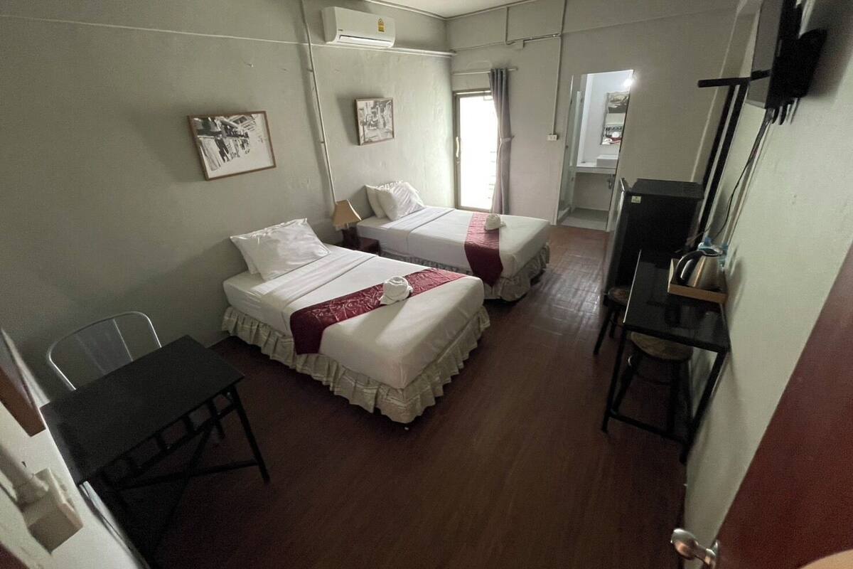 In-room safe, free WiFi, bed sheets