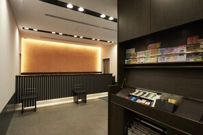 Reception - Sotetsu Fresa Inn Ochanomizu Jimbocho (Tokyo)