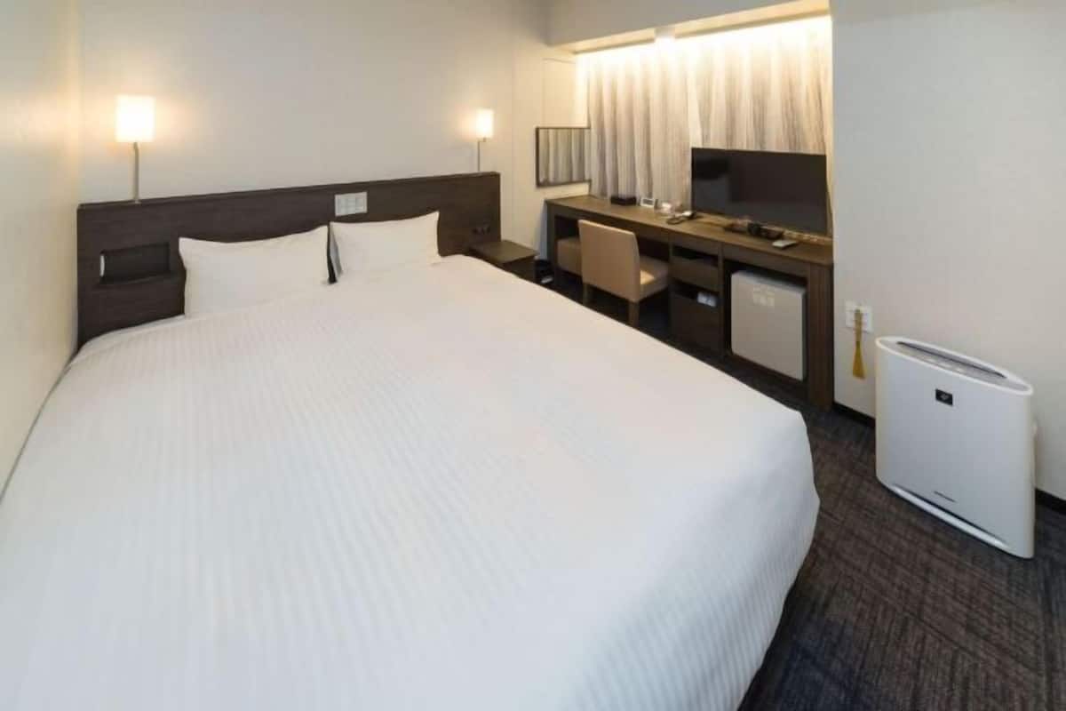 Luxe beddengoed, verduisterende gordijnen, gratis wifi, beddengoed