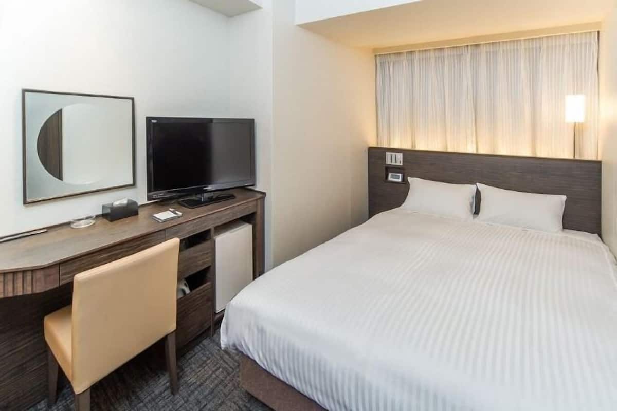 Luxe beddengoed, verduisterende gordijnen, gratis wifi, beddengoed