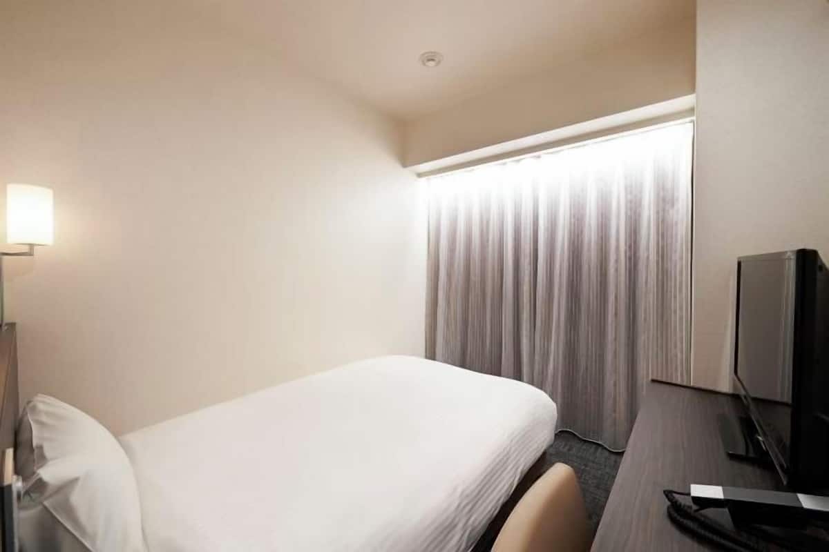 Luxe beddengoed, verduisterende gordijnen, gratis wifi, beddengoed