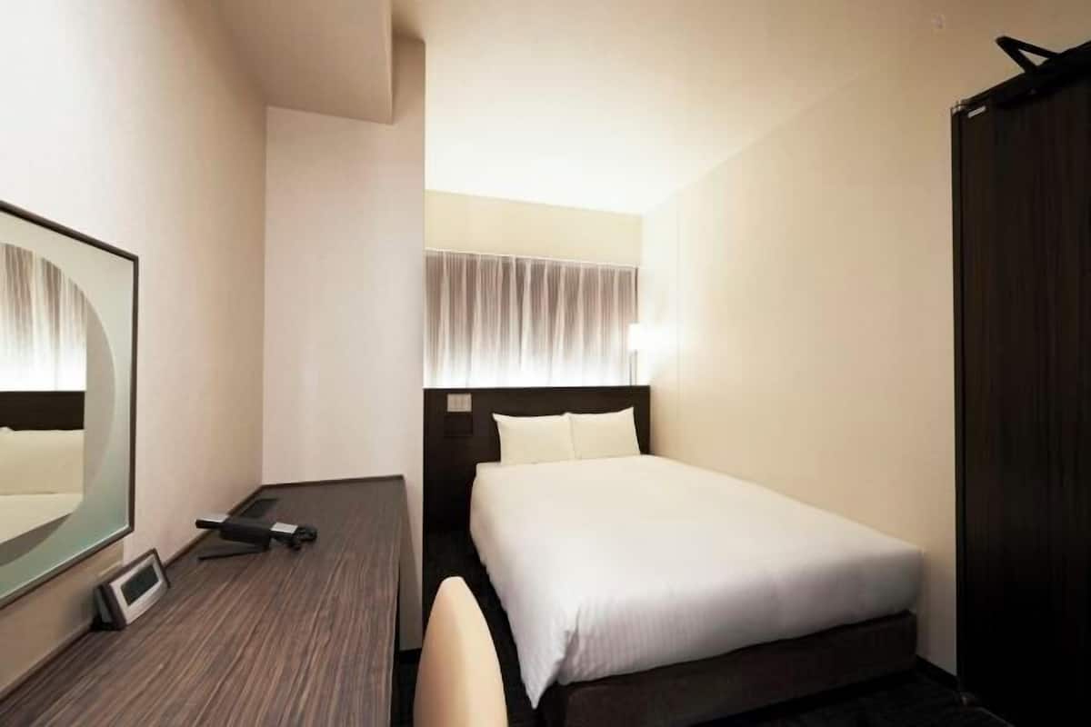 Luxe beddengoed, verduisterende gordijnen, gratis wifi, beddengoed