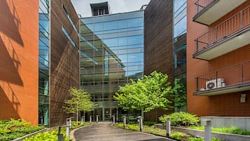 Vista frontal de la propiedad