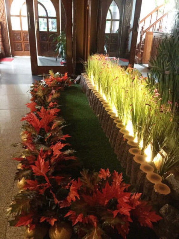 المنشأة من الداخل