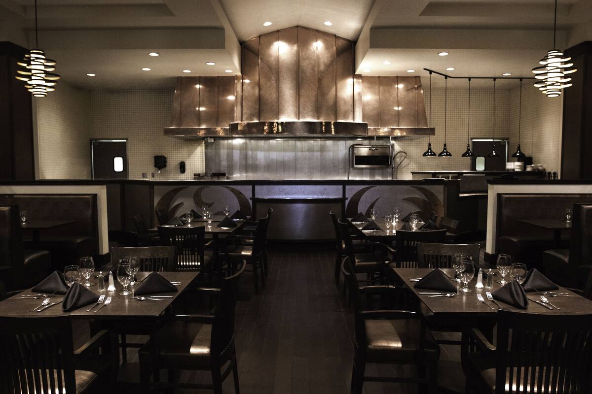 2 restaurants, breakfast, lunch, dinner served; regional cuisine