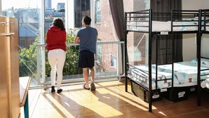 Bed in 10-Bed Mixed Dormitory Room - Barkly Backpackers - Hostel (St Kilda)