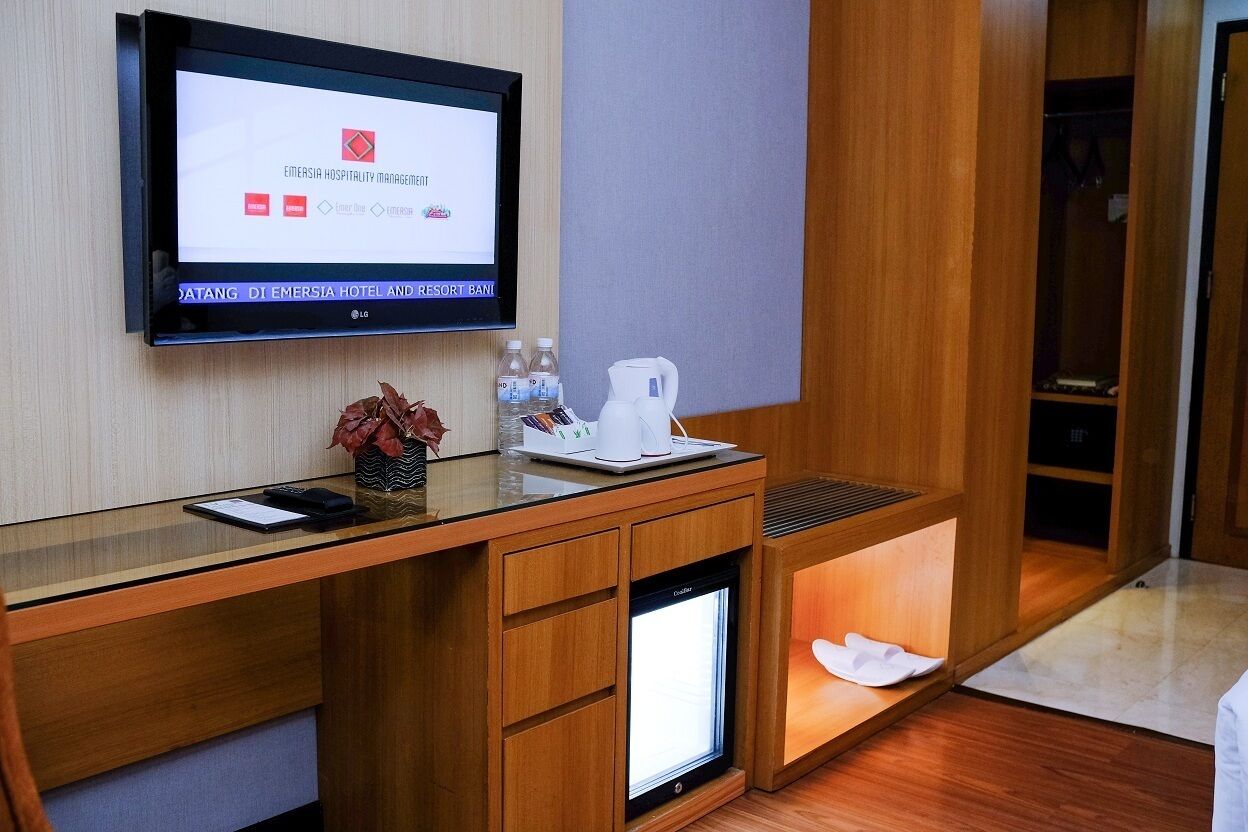 minibar, in-room safe, desk, blackout curtains