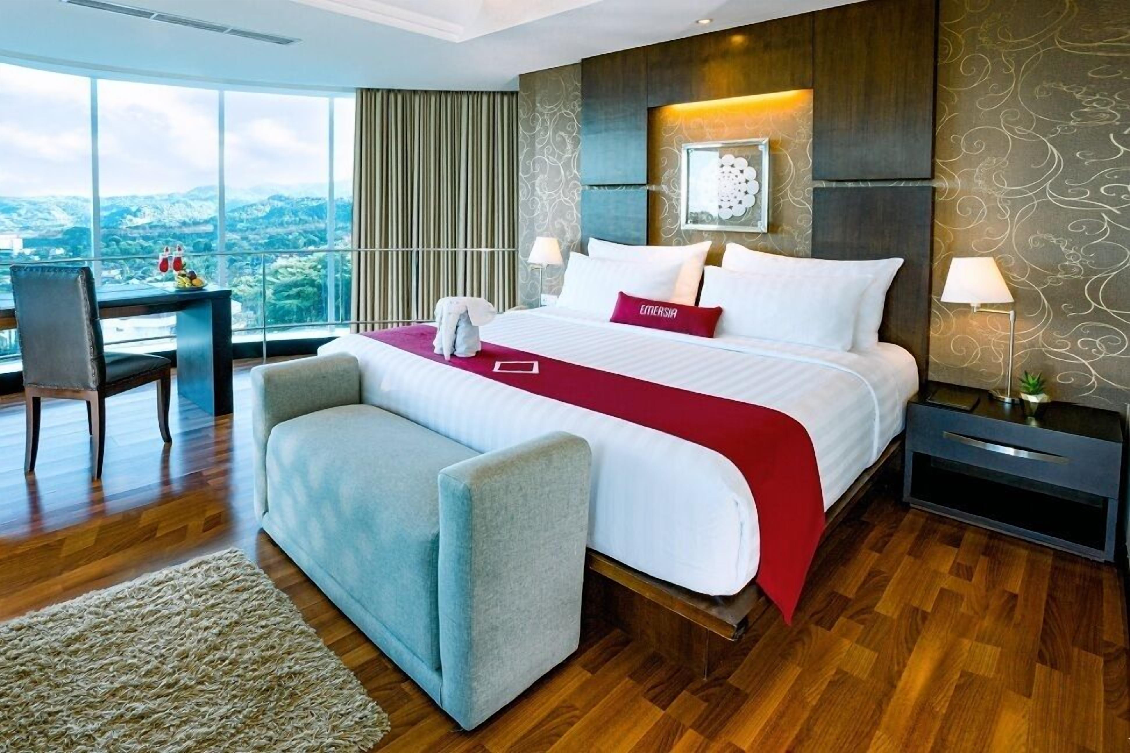 ocean suite king bed | minibar, in-room safe, desk, blackout curtains