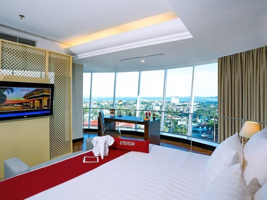 Ocean Suite King Bed | Minibaari, tallelokero huoneessa, työpöytä, pimennysverhot