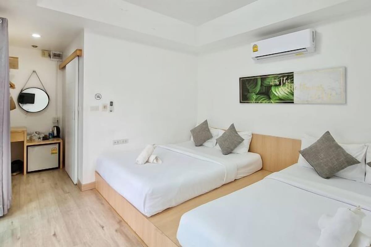 Minibar, Zimmersafe, Verdunkelungsvorhänge, schallisolierte Zimmer