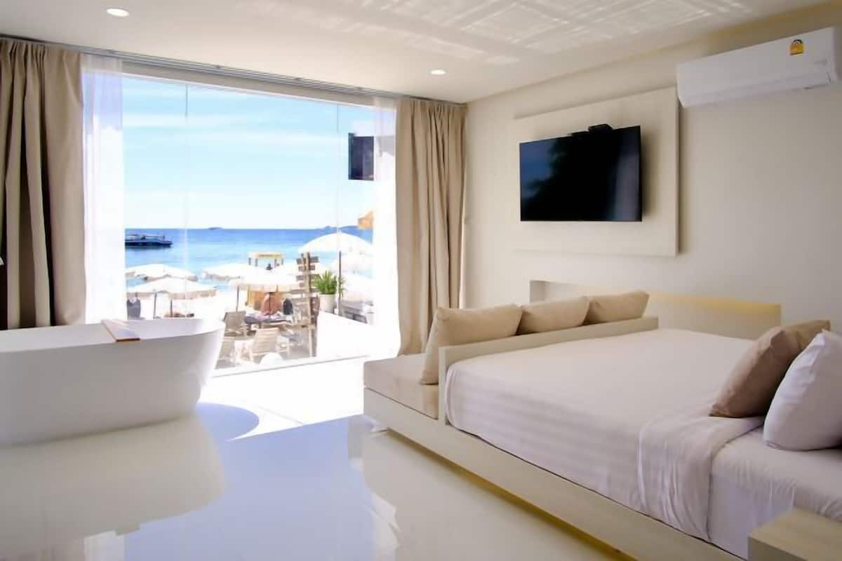 Minibar, in-room safe, blackout drapes, soundproofing