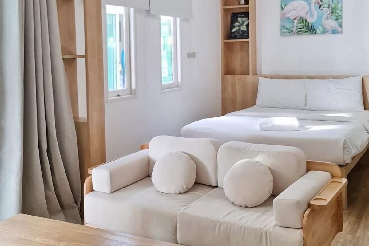 Minibar, Zimmersafe, Verdunkelungsvorhänge, schallisolierte Zimmer