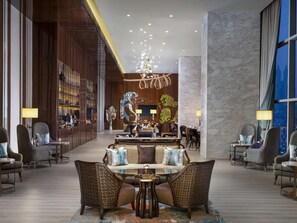 Breakfast, lunch, dinner and brunch served - Raffles Jakarta (Jakarta)
